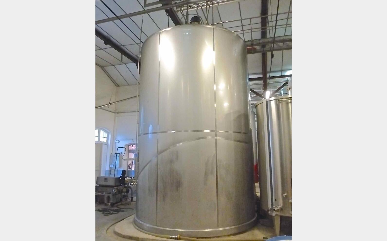 Cuve inox fond inclin&eacute; Volume : 366 HLS (36600 litres)