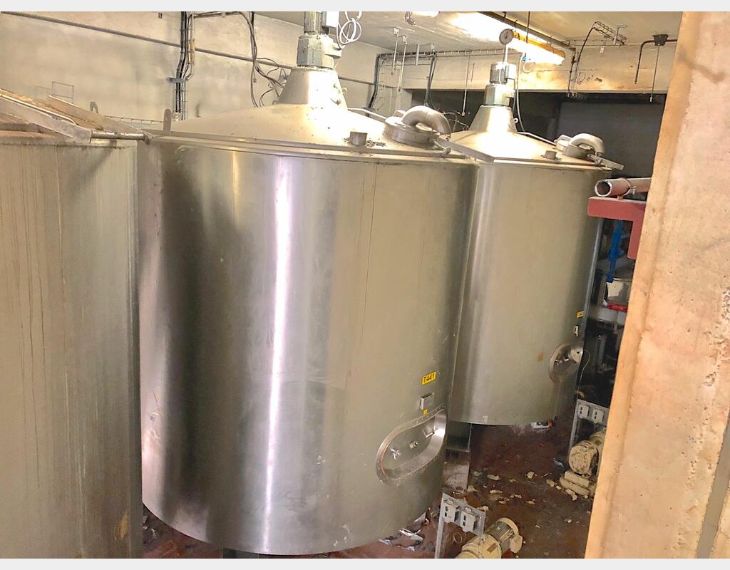 Cuve de m&eacute;lange inox isol&eacute;e Volume : 12 000 L