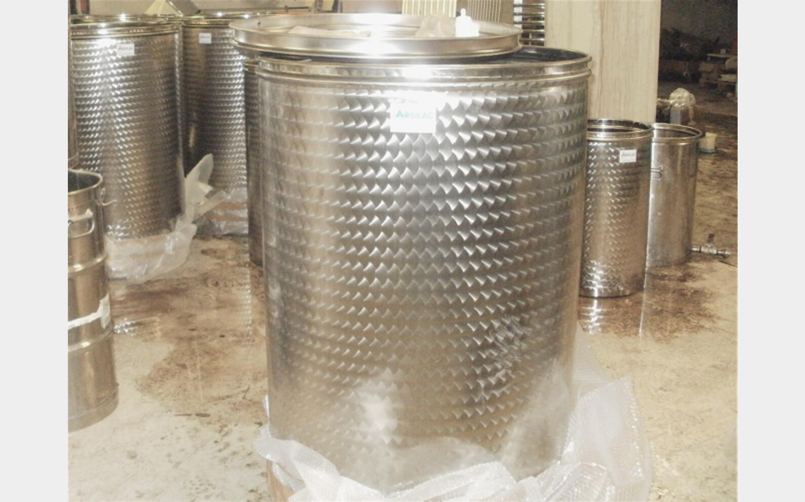 Cuve inox 304  &agrave; chapeau flottant MATERIEL NEUF Volume : 500 litres