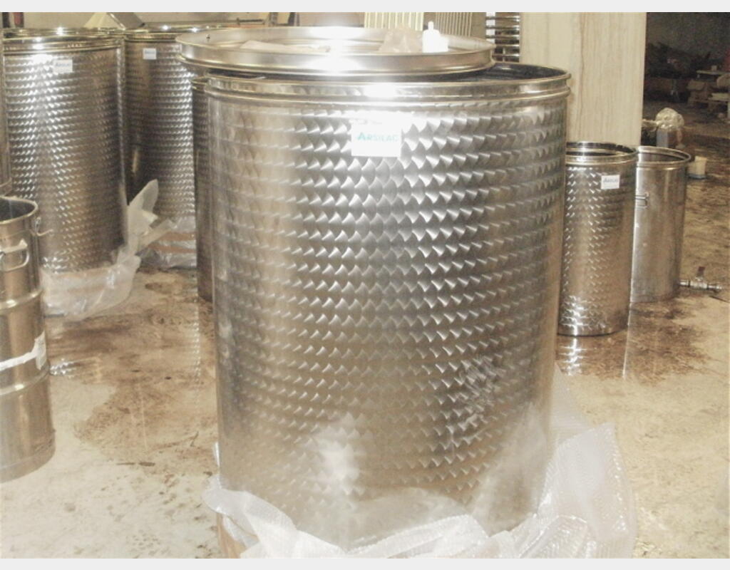 Cuve inox 304  &agrave; chapeau flottant MATERIEL NEUF Volume : 500 litres