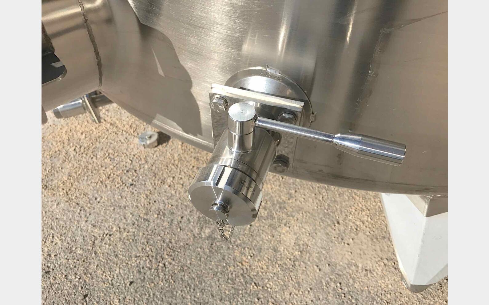 Cuve INOX &agrave; chapeau flottant 50 hls. MATERIEL NEUF