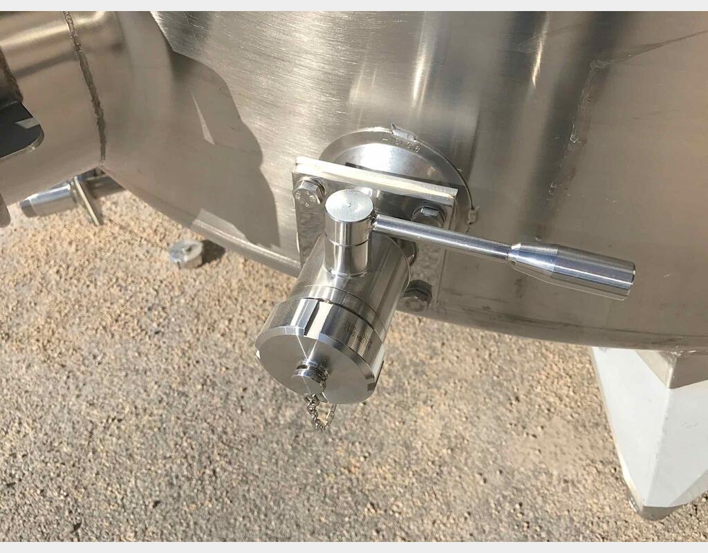 Cuve INOX 304 à chapeau flottant 50 hls - fond conique avec boitard