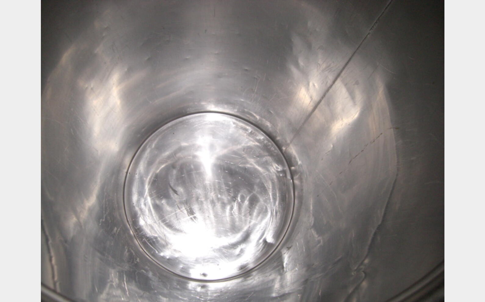 Cuve inox 300 litres Volume 300 litres.