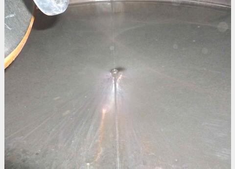 Cuve inox ferm&eacute;e sur pieds