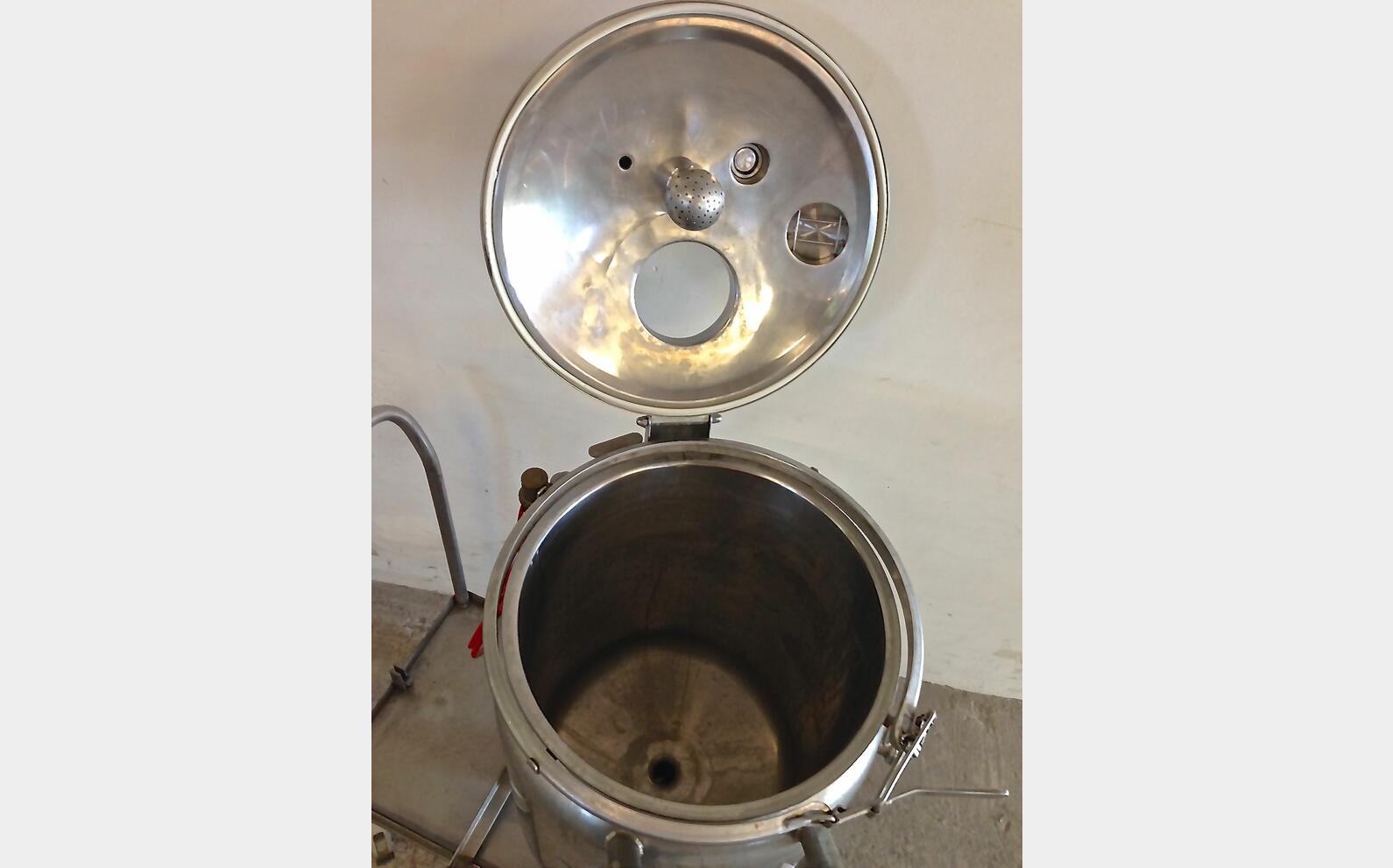 Cuve de stockage inox sur roulettes