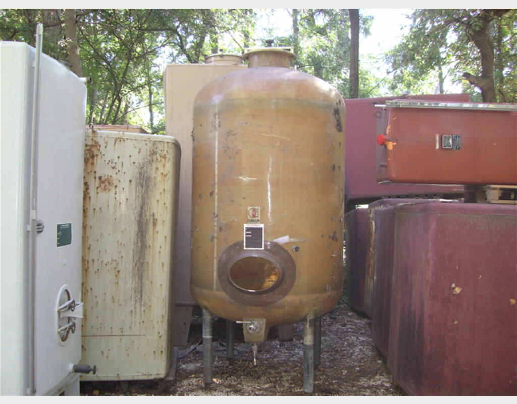 Cuve polyester verticale de 40 hls.