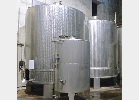 Cuve inox ferm&eacute;e sur pieds