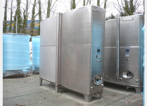 Cuve de stockage en INOX 304 - Volume : 6900 litres.
