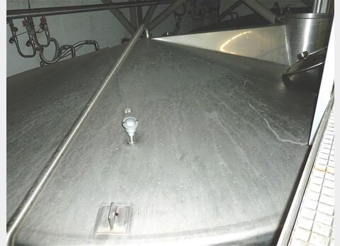 Cuve de stockage INOX - Fond plat incliné sur massif béton