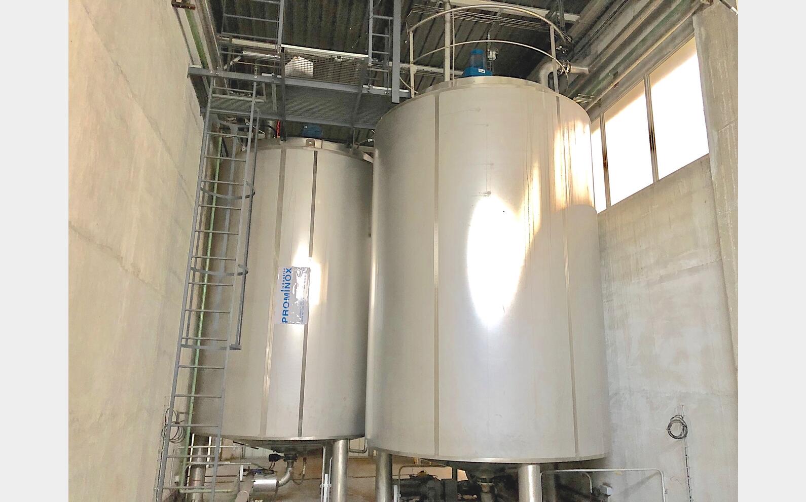 Cuve de m&eacute;lange inox isol&eacute;e Volume : 26698 litres