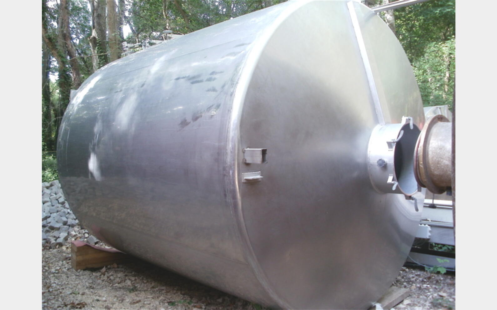 Cuve inox sur pieds de 160 hls