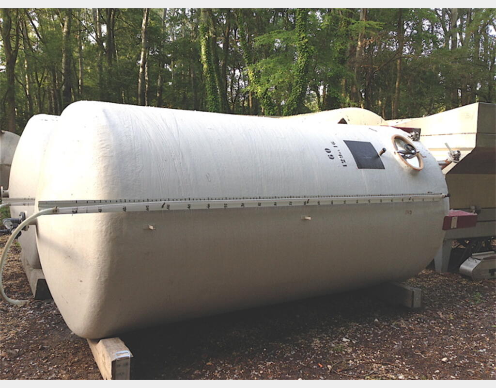 Cuve Polyester de 129 Hls (12900 litres) - Cylindrique verticale sur pieds
