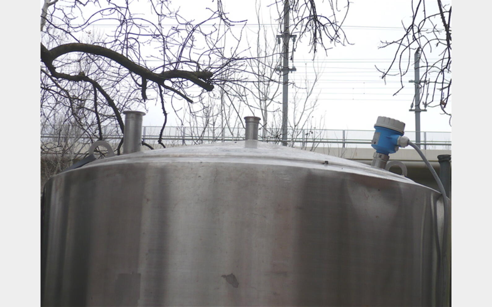 cuve stockage INOX isol&eacute;e Volume : 1000 litres.