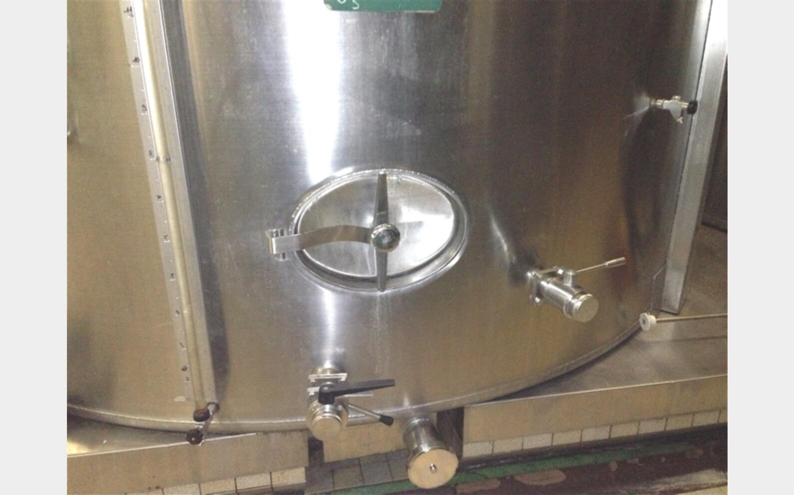 cuve 2 compartiments INOX 316L Volume totale : 786 HLS (78600 litres)