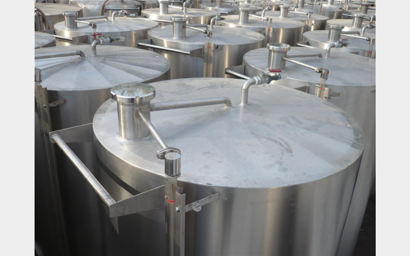cuve stockage INOX 304 Agroalimentaire (vin rouge) Marque : ETA