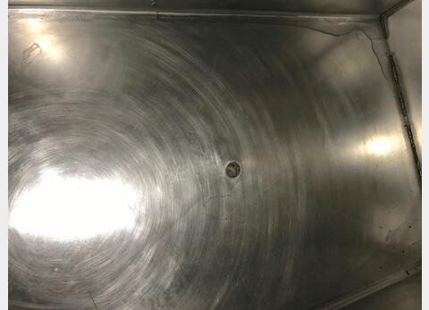 Cuve inox de stockage parall&eacute;l&eacute;pip&egrave;dique