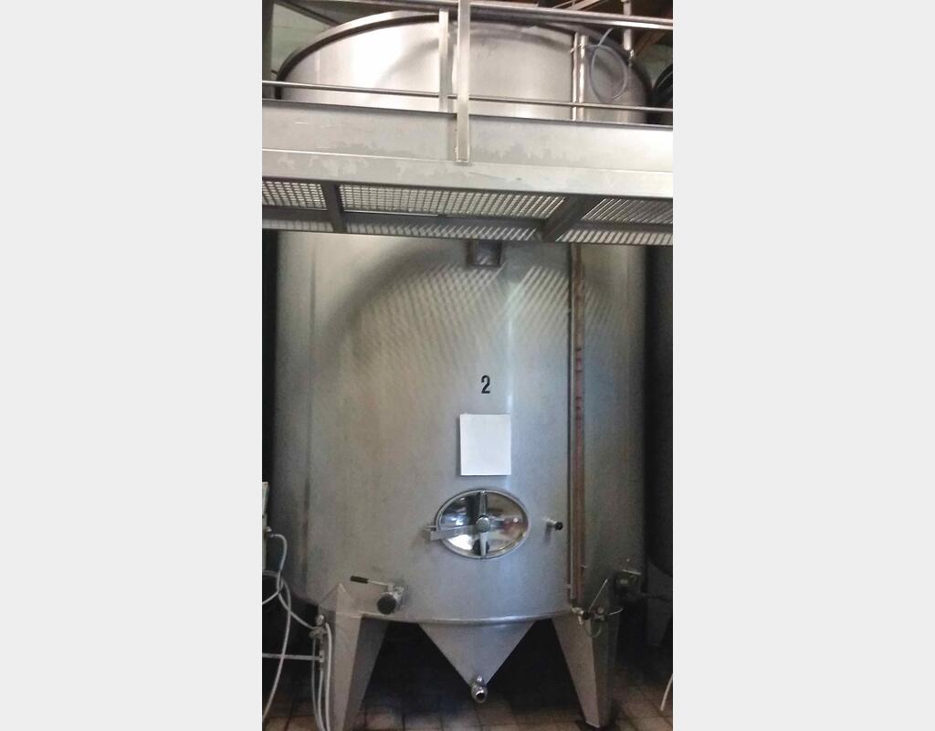 Cuve Inox cylindrique verticale capacit&eacute; : 136.15 hls (13 615 l)