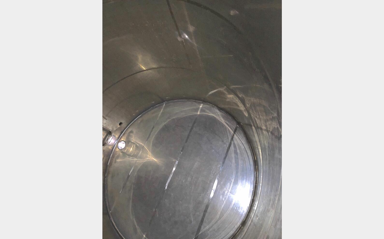 Cuve inox 304 ferm&eacute;e isol&eacute;e
