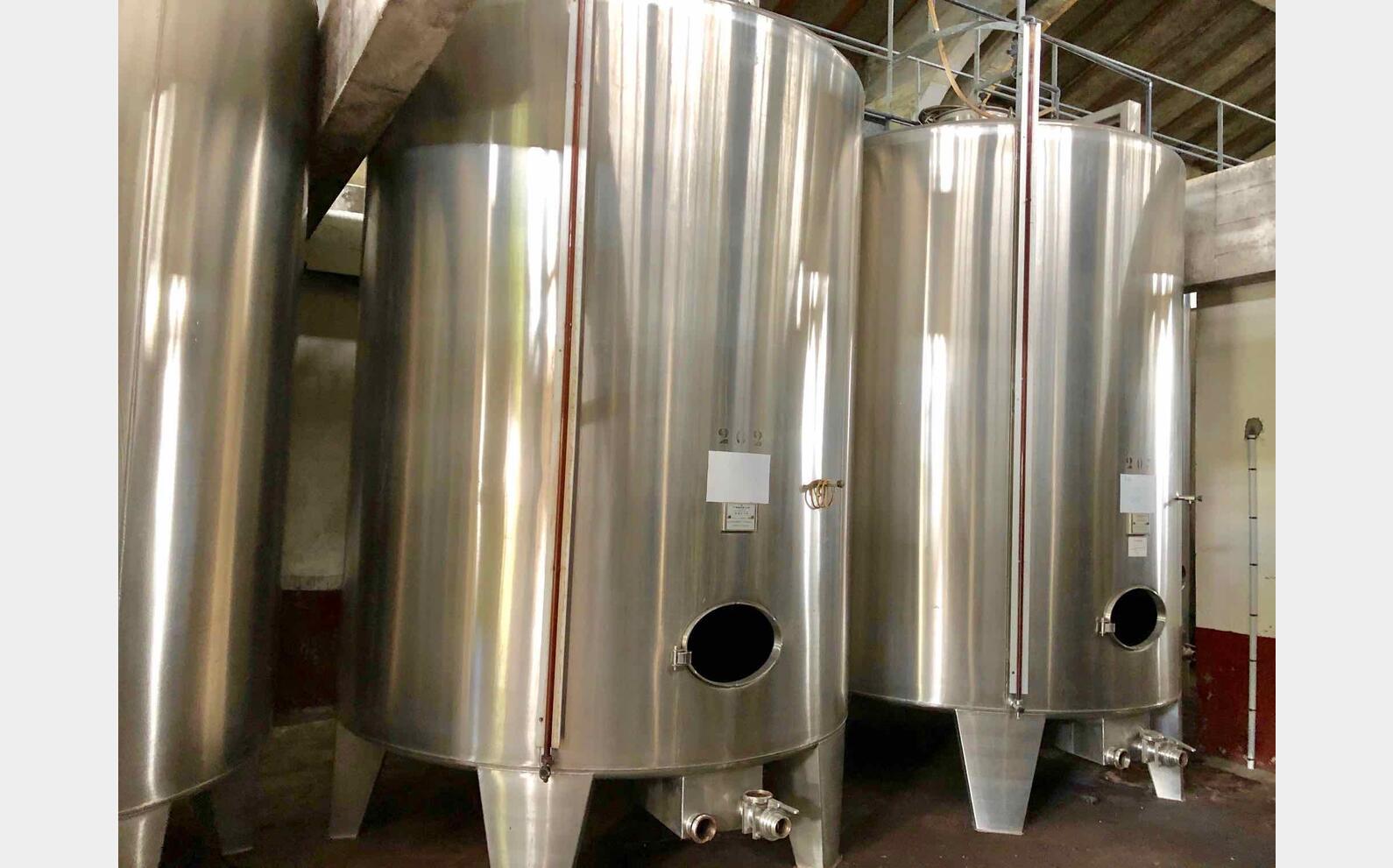 Cuve stockage inox - Fond conique sur pieds 150 HL (15 000 litres)
