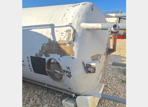 Fiber tank with rounded bottom on feet