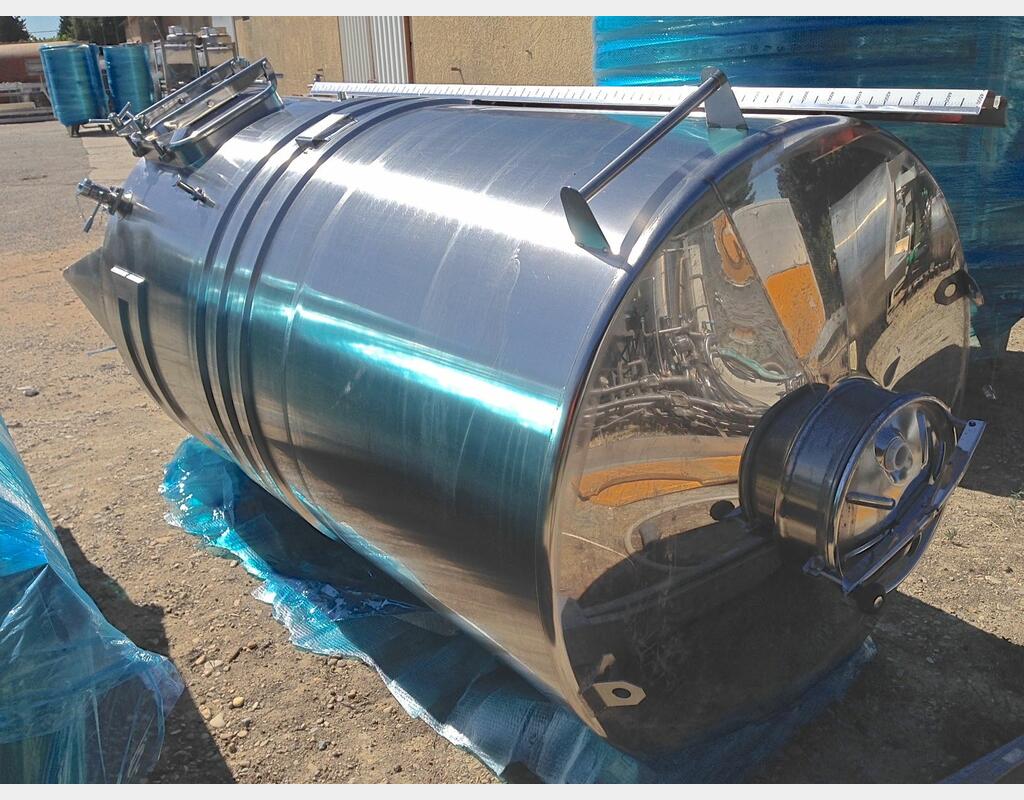 Cuve fermée sur pieds en INOX - Volume : 4200 litres