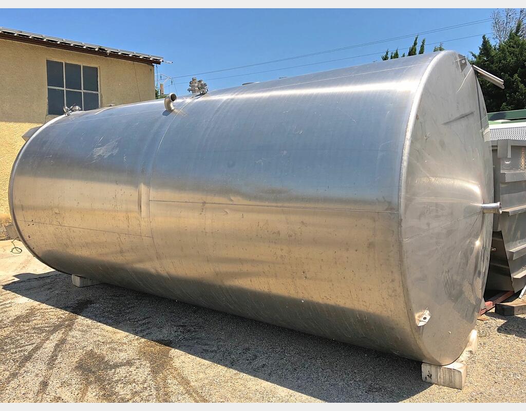 Cuve Inox cylindrique verticale - de 30 000 litres (2 X 150 hls)
