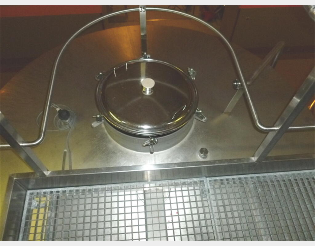 Cuve vinification INOX 304 tronconique - Volume : 177,7 hecto (17770 litres)