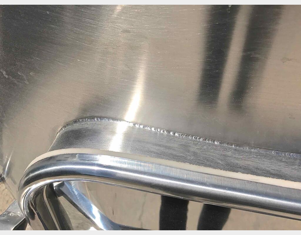 Cuve inox à chapeau flottant  80 hls - Fond incliné sur pieds