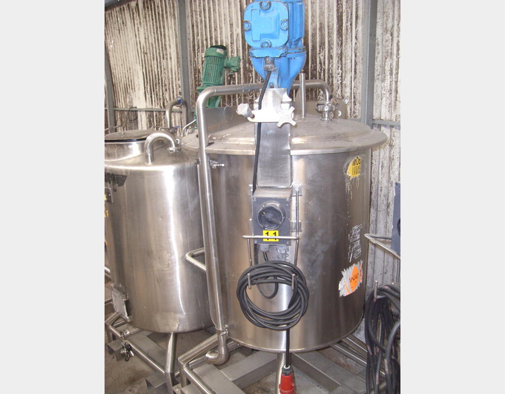 CUVE INOX 400 LITRES INOX 316L - Agitée, mobile sur roullettes.