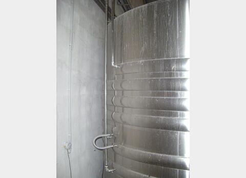 Cuve INOX fond conique sur pieds - de 113 hls