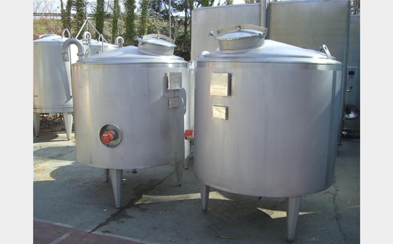 cuve r&eacute;chauff&eacute;e isol&eacute;e Ann&eacute;e : 2003 Volume : 1650 litres