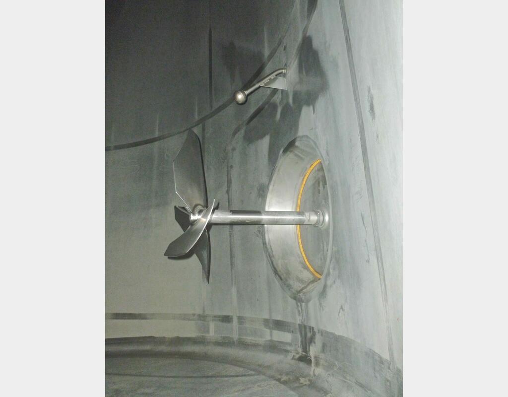 Cuve inox cylindrique verticale agitée - isolée fond plat capacité 1000 hls