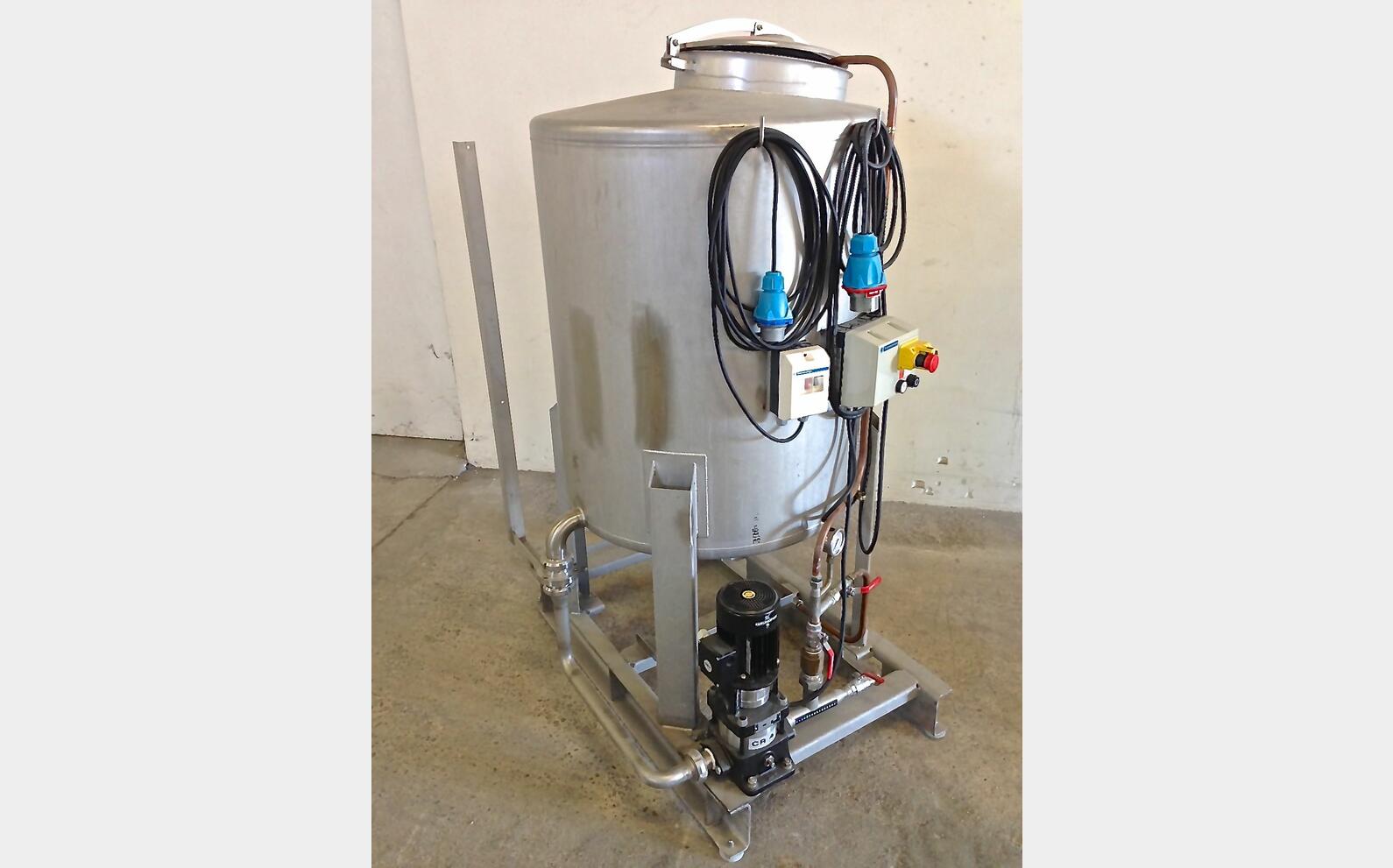 Cuve de stockage INOX avec pompe Volume : 400 litres