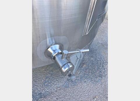cuve INOX ferm&eacute;e sur pieds de 5300 litres MATERIEL NEUF
