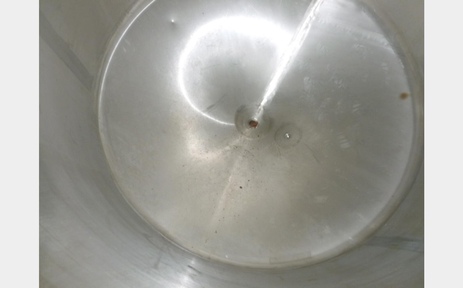 cuve stockage INOX sur pesons Sur pesons Volume :  litres
