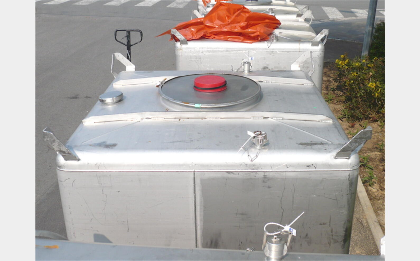 conteneur type RAPS agit&eacute; INOX 304 Volume : 1.650 litres INOX 304 LAF-2B (25/10). Marque TMC