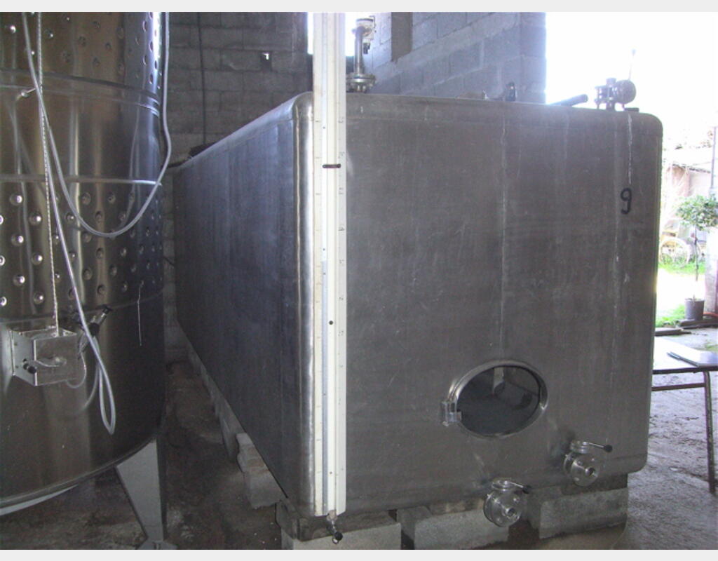 Cuve de stockage INOX , 120 hls - Rectangulaire fond plat incliné