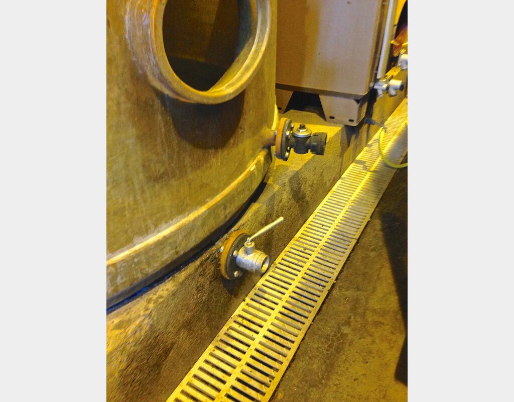 Cuve fibre fond plat sur radier - capacite : 300 hls (30 000 l)