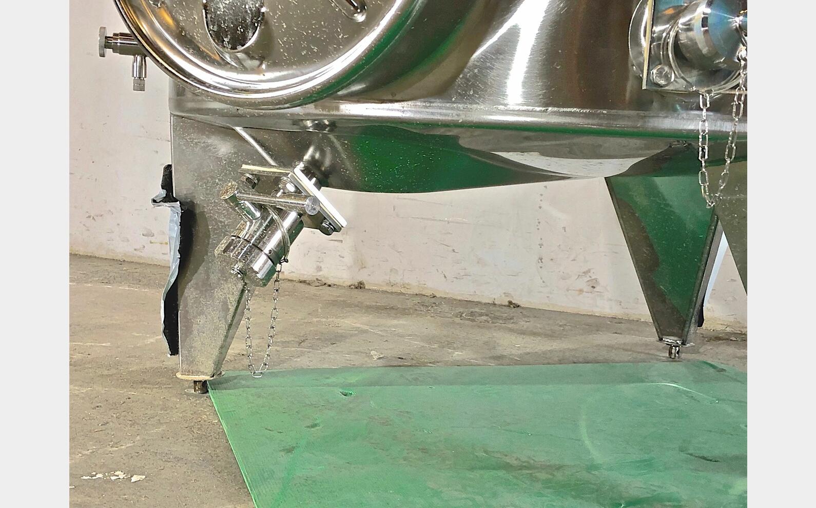 Cuve Inox chapeau flottant de 28 hls MATERIEL NEUF Volume : 2800 litres (28 hls)