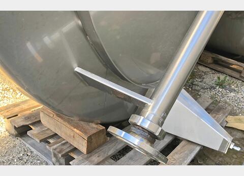 Cuve inox ferm&eacute;e sur pieds