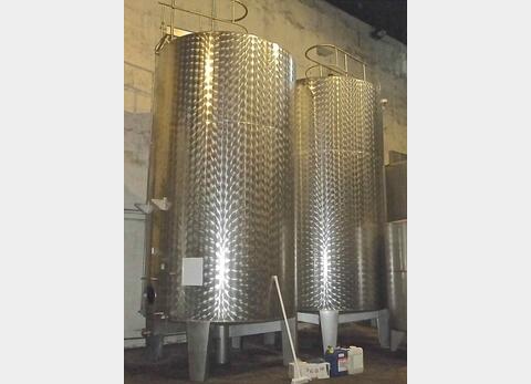 Cuve inox ferm&eacute;e sur pieds