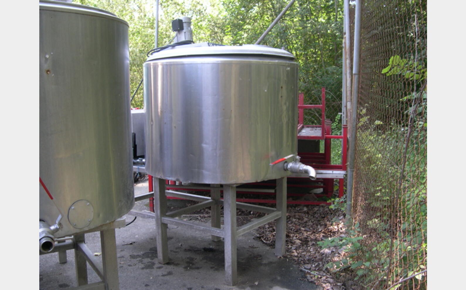 Cuve INOX isol&eacute;e agit&eacute;e Vidange totale Volume : 500 litres