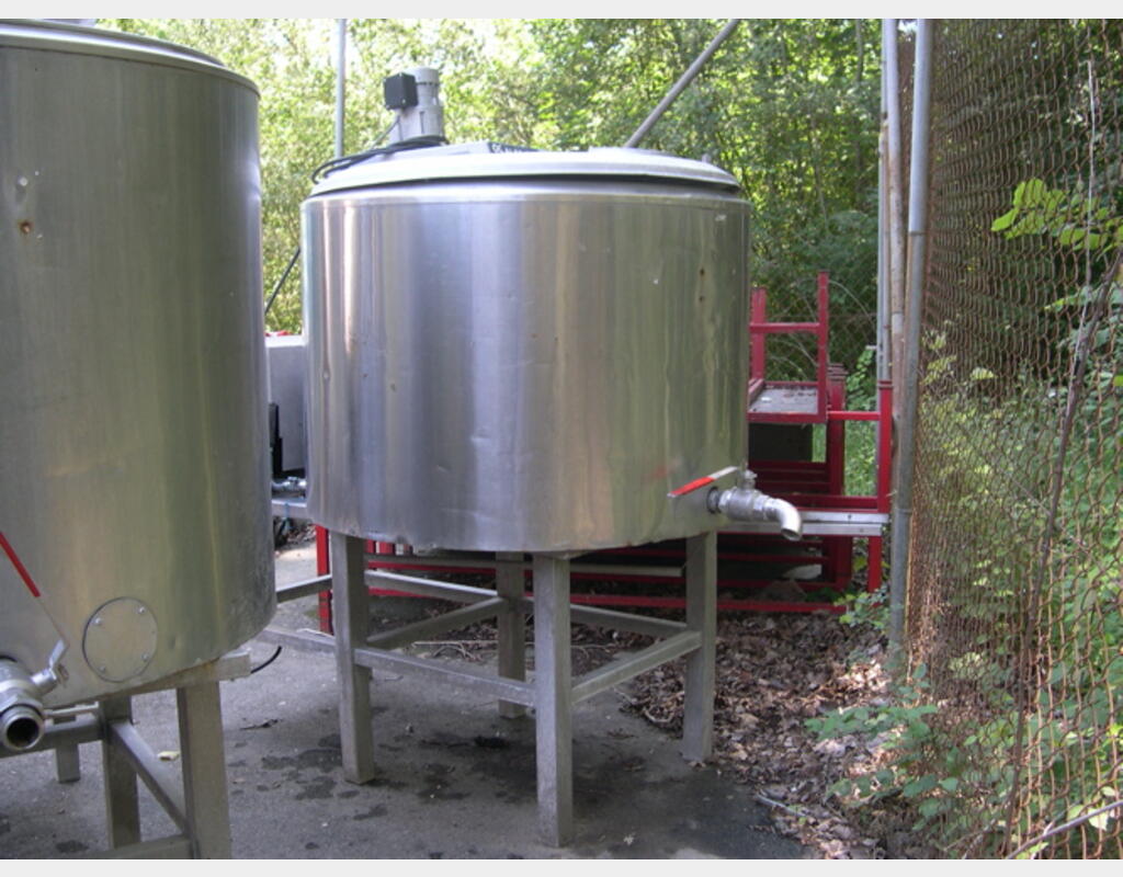 Cuve INOX isol&eacute;e agit&eacute;e Vidange totale Volume : 500 litres