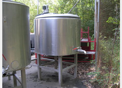Cuve INOX isol&eacute;e agit&eacute;e Vidange totale Volume : 500 litres