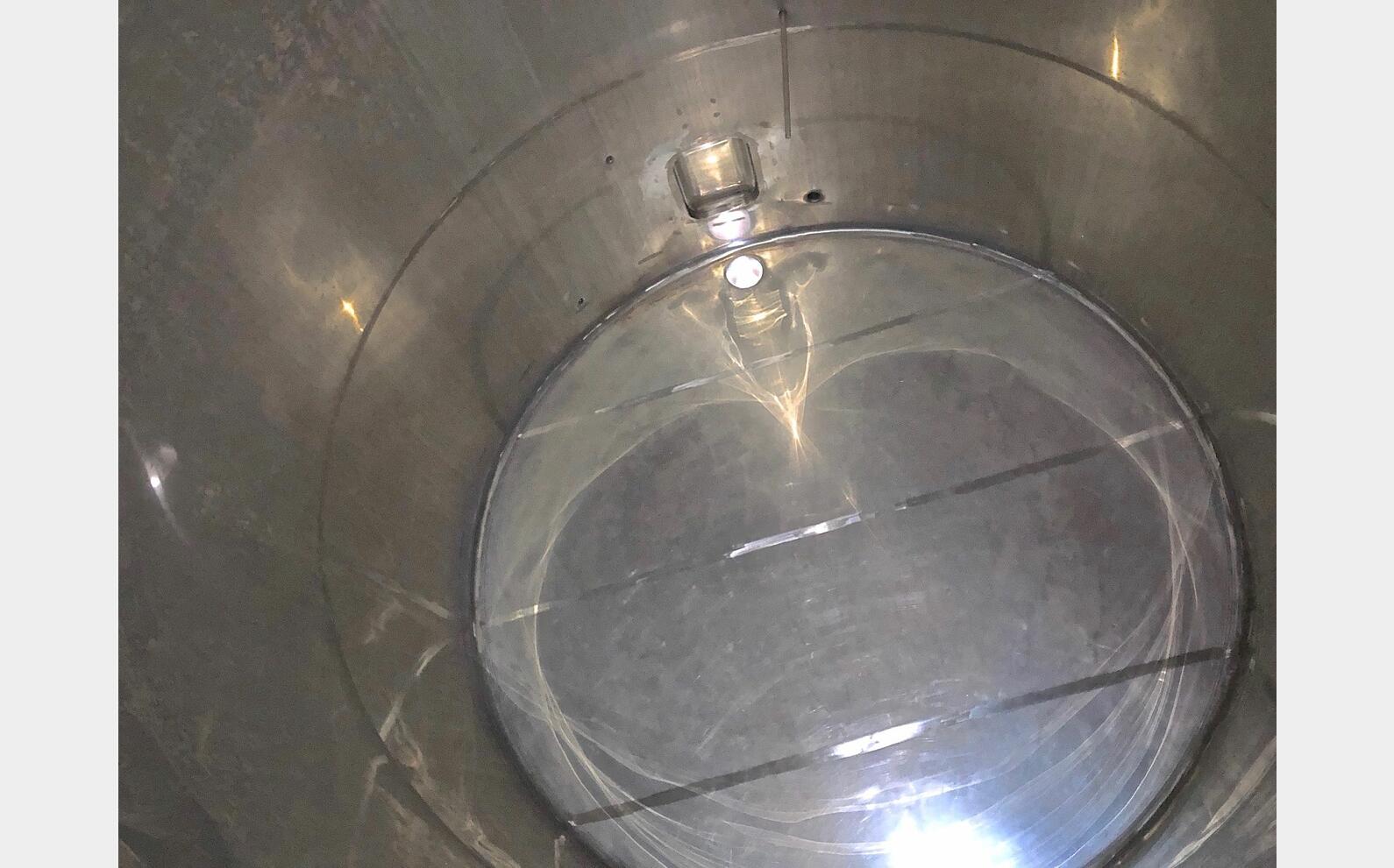 Cuve inox 304 ferm&eacute;e isol&eacute;e