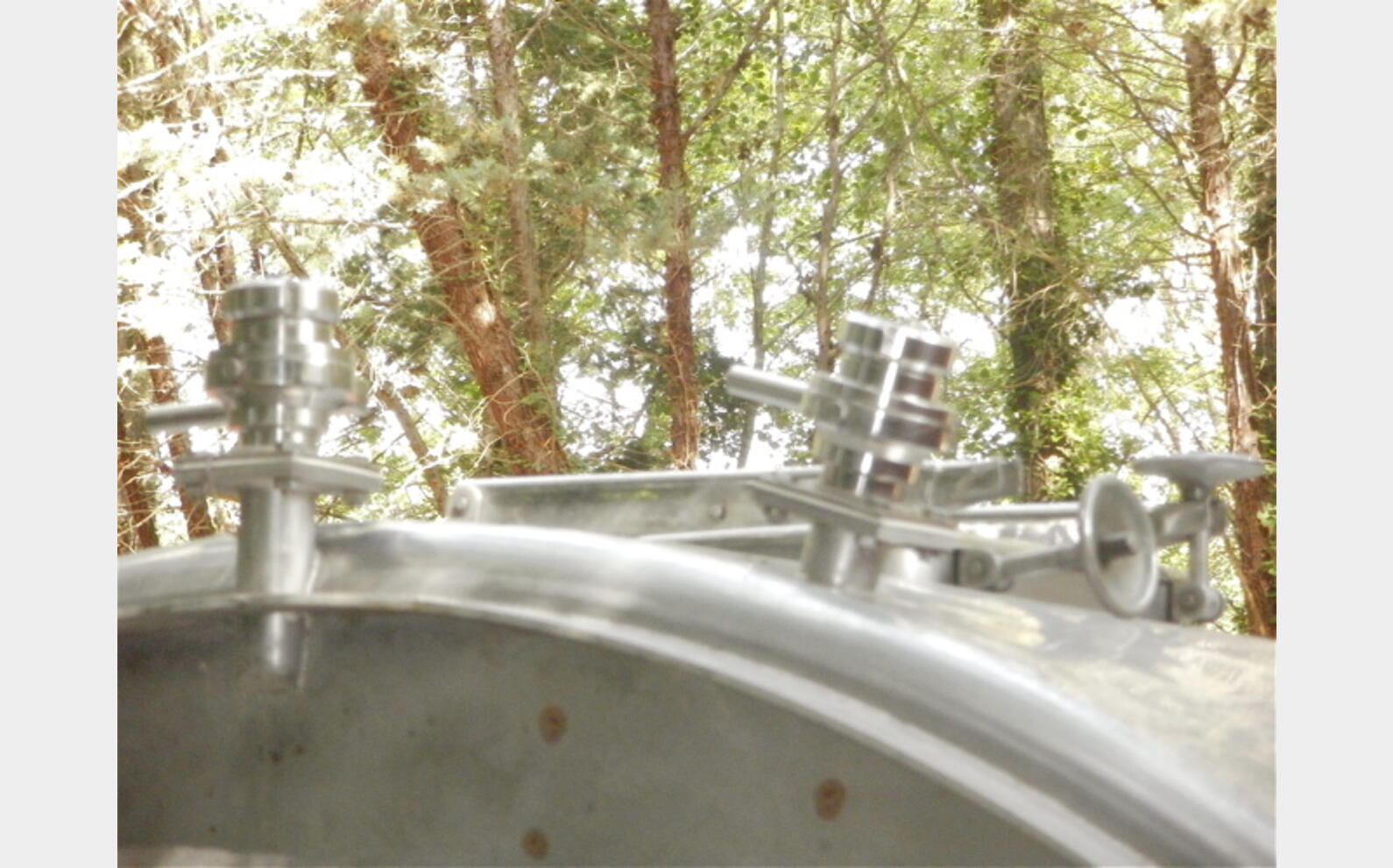 Cuve inox sur pieds de 160 hls