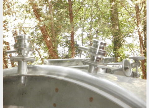 Cuve inox sur pieds de 160 hls