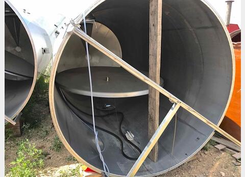 Cuve Inox cylindrique verticale capacit&eacute; : 135 hls