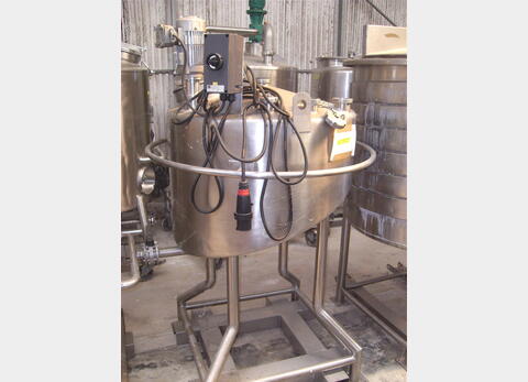 cuve inox 316L agit&eacute;e de 300 litres
