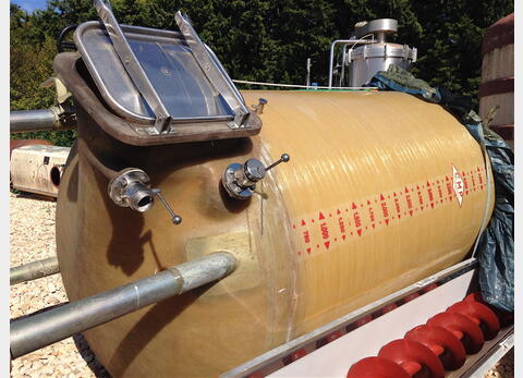 cuve &agrave; chapeau flottant polyester Volume : 50 hecto (5000 litres)